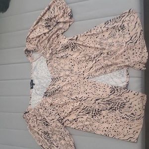 Pink/peach button up top